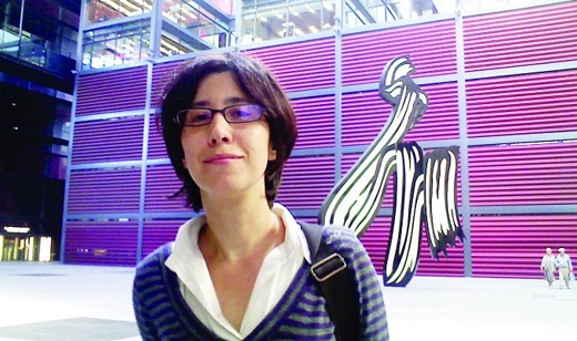 Rebeca García Nieto, ante el Museo Reina Sofía de Madrid. / El Correo